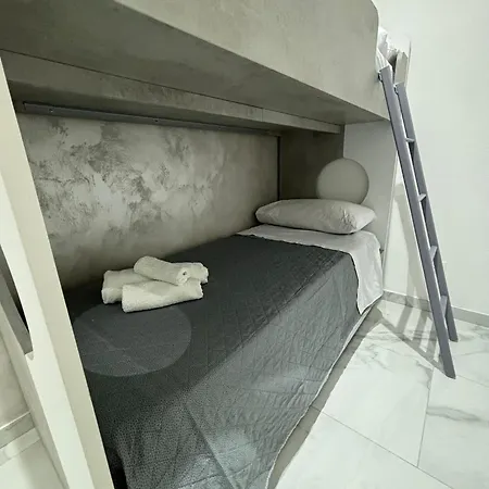 Domus Sunny Apartment